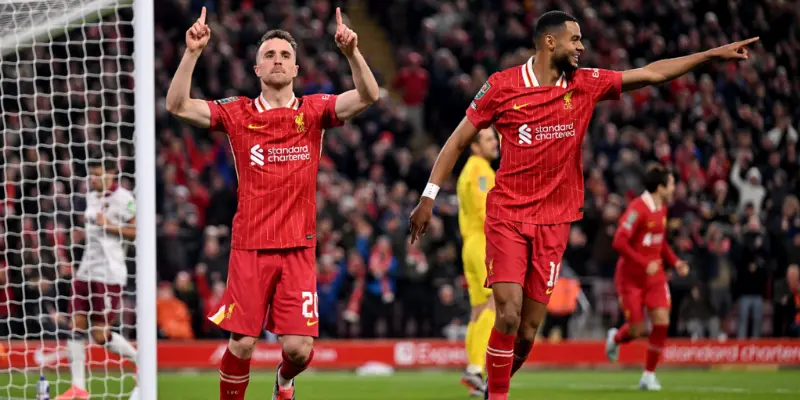 Liverpool - Carragher Cảnh Báo Arne Slot Trước Tuần Sinh Tử 2 Liverpool cần tận dụng 3 cuộc chạm trán sắp tới
